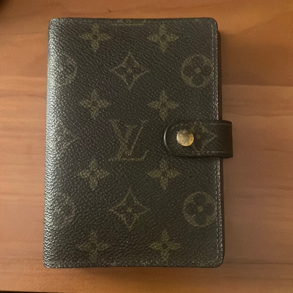 Louis Vuitton monogram small ring agenda cover perfect condition